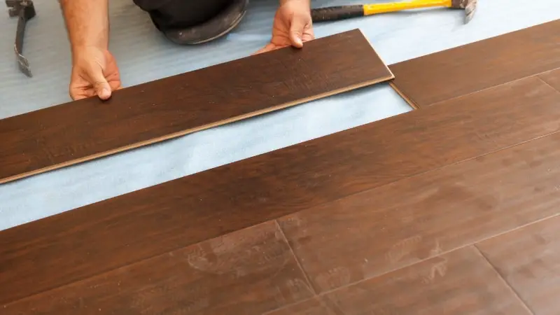 To Lay Laminate Flooring, How Do You Install Vertical Laminate Flooring On A Wall